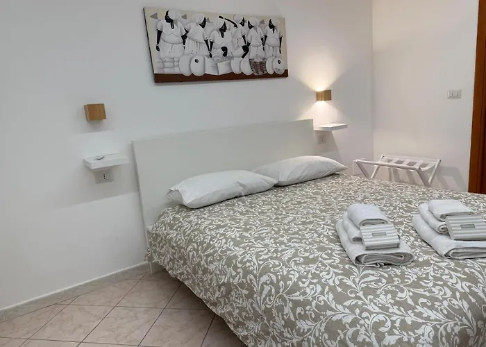 Isabel House Барі