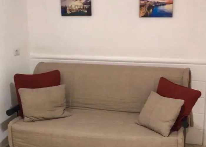 Isabel House Апартаменти